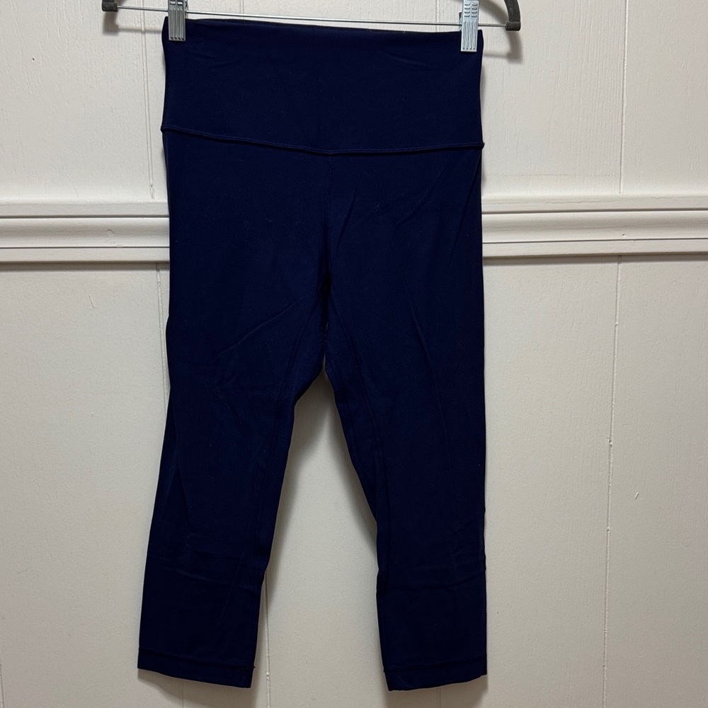 Lululemon Women’s Navy Blue Cropped Leggings